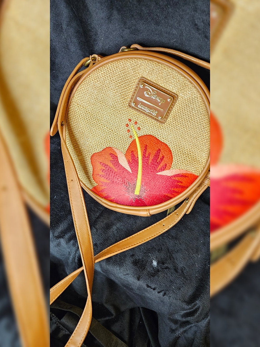 Loungefly Stitch Tan Straw Crossbody with Red and Yellow Hibiscus - Picture 2 of 2